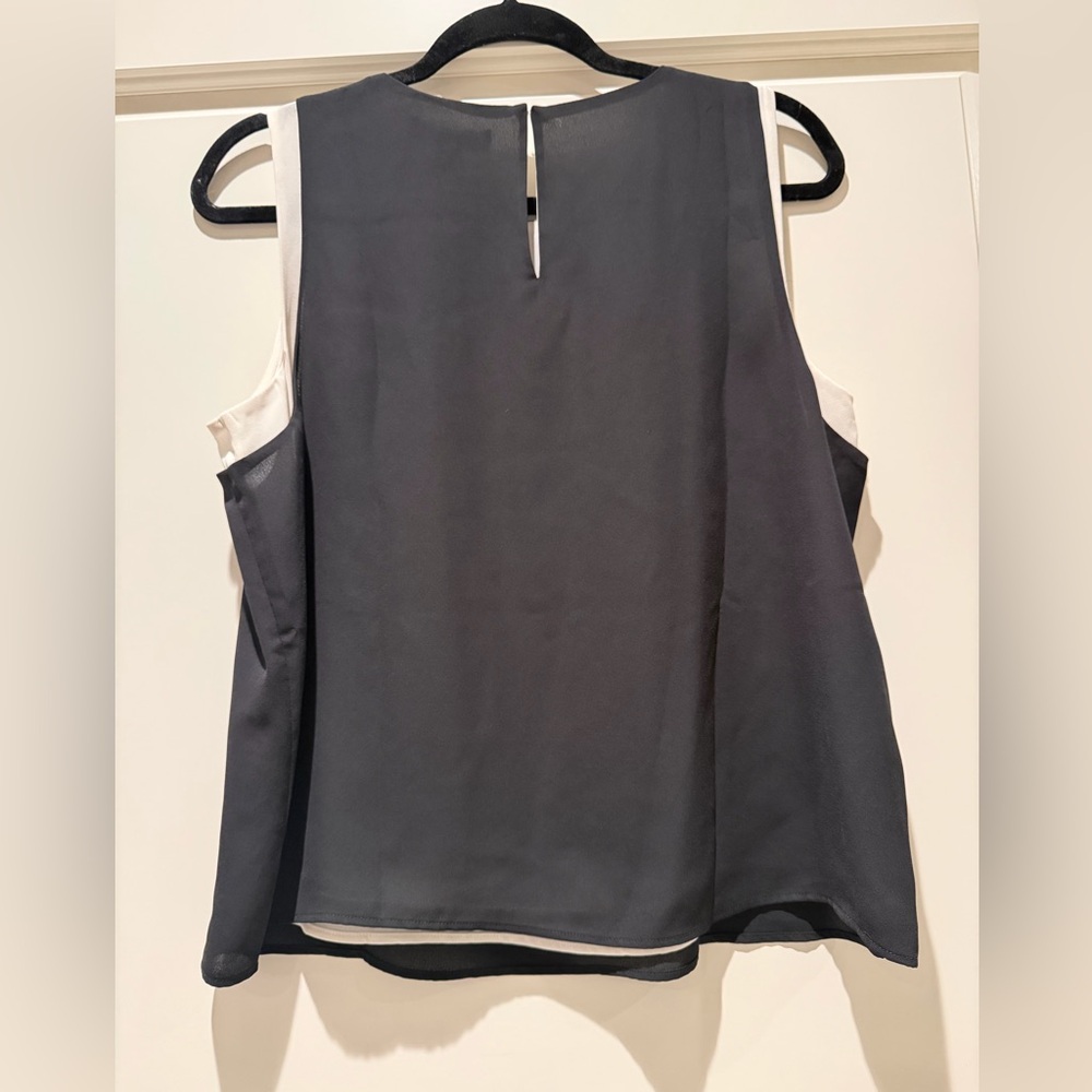 Banana Republic Sleeveless Blouse - Navy and White -  Size M - Picture 2 of 4